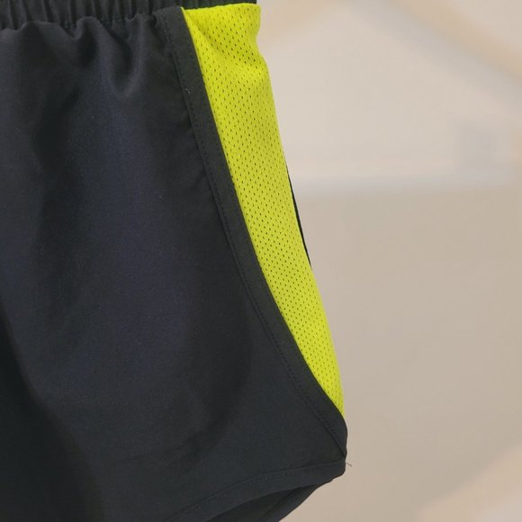 Under Armour Women's Speed Stride Shorts Black/Yellow M - Picture 3 of 5